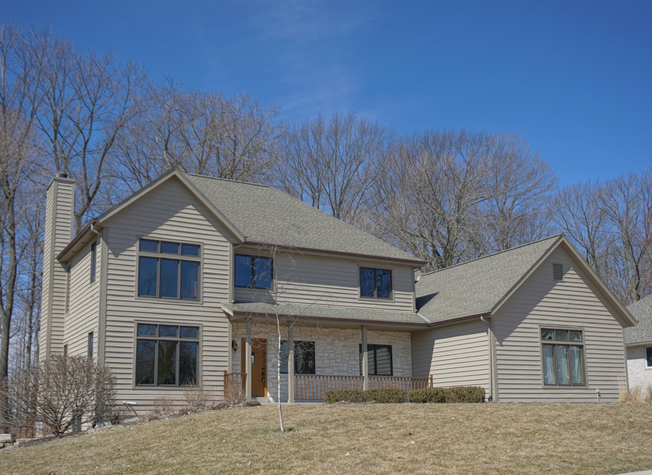 Property Photo:  388 River Bluff Cir  WI 53066 