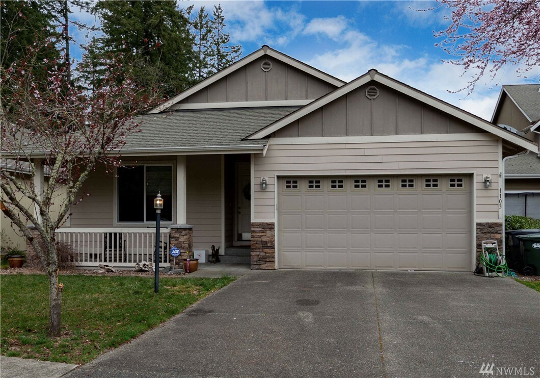 Property Photo: 1103 180th St E WA 98387