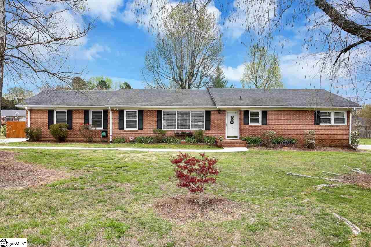 Property Photo:  8 Oriole Street  SC 29609 