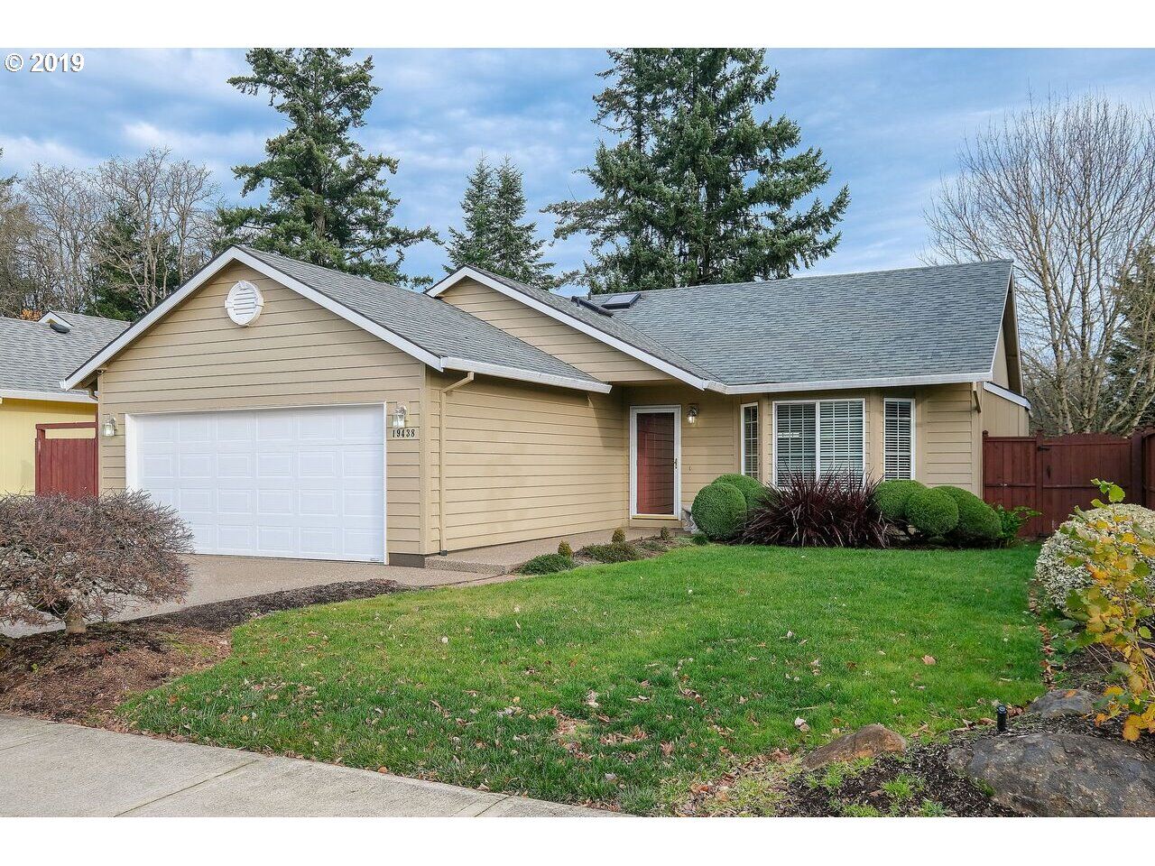 Property Photo:  19438 Silverfox Pkwy  OR 97045 