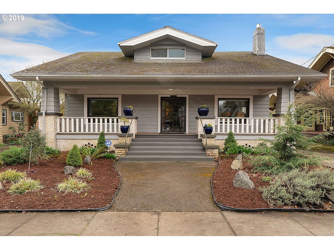 Property Photo: 4028 E Burnside St OR 97214
