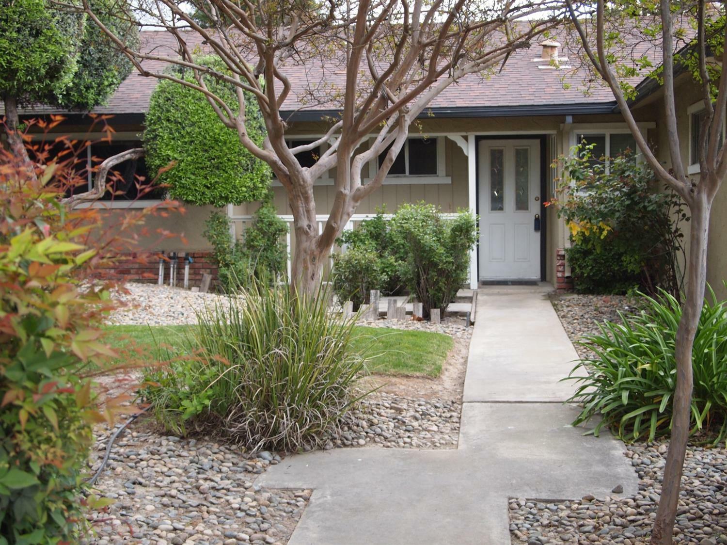 Property Photo:  2716 S Bridge Street  CA 93277 