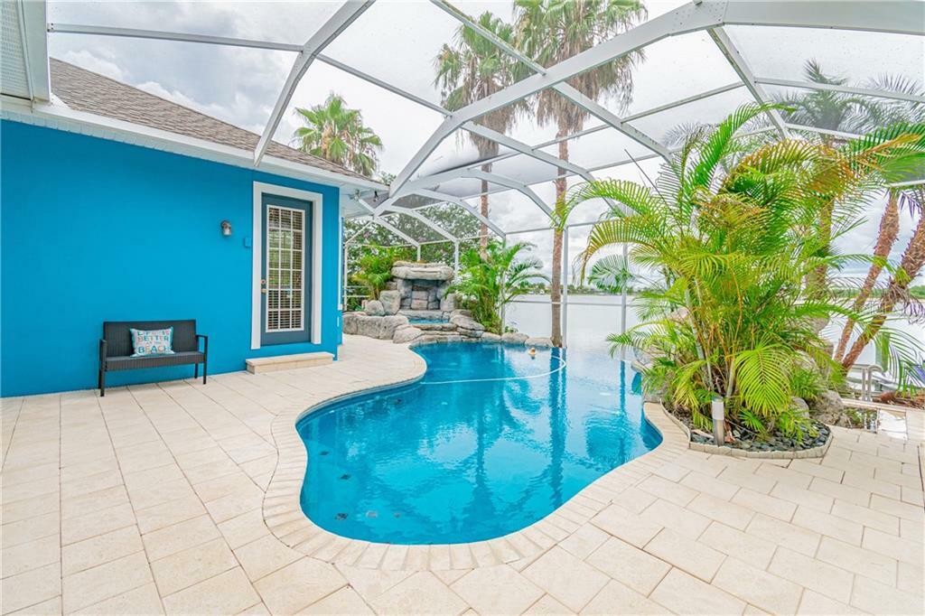 Property Photo:  5225 Brighton Shore Drive  FL 33572 