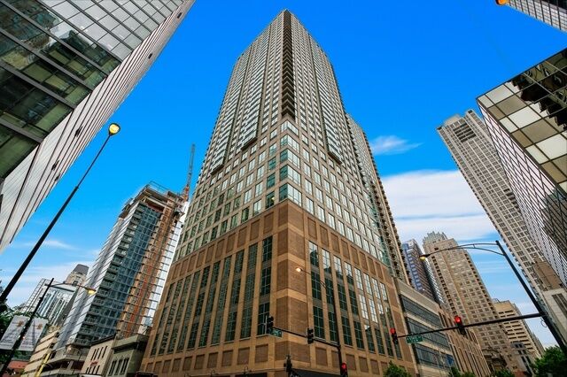 Property Photo:  2 E Erie Street 2306  IL 60611 