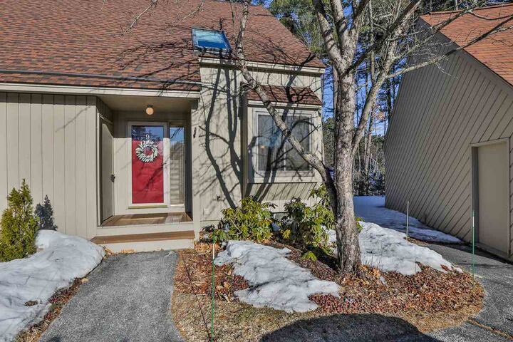 Property Photo:  9 Ascot Court  NH 03110 