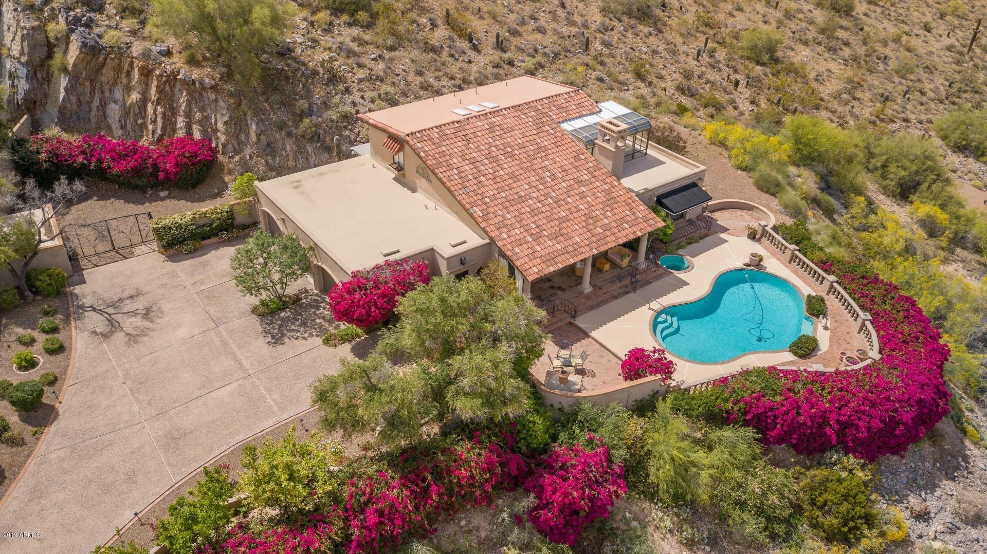 Property Photo: 4402 E Mockingbird Lane AZ 85253