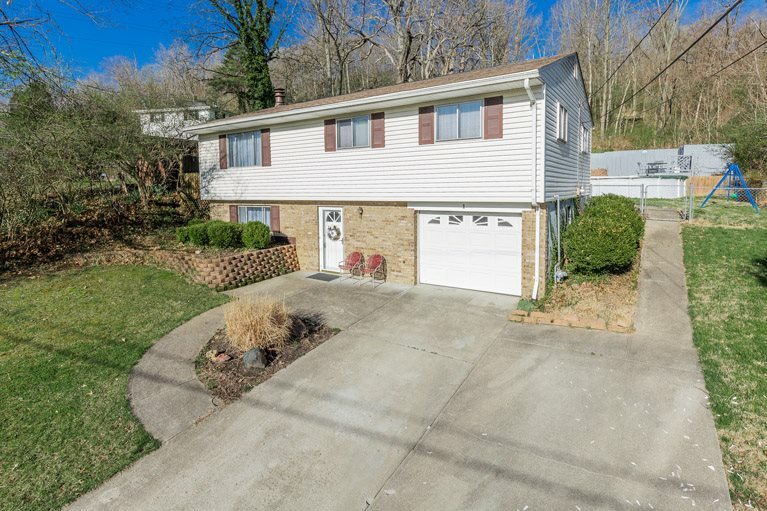 Property Photo:  1 Hillside Avenue  KY 41071 