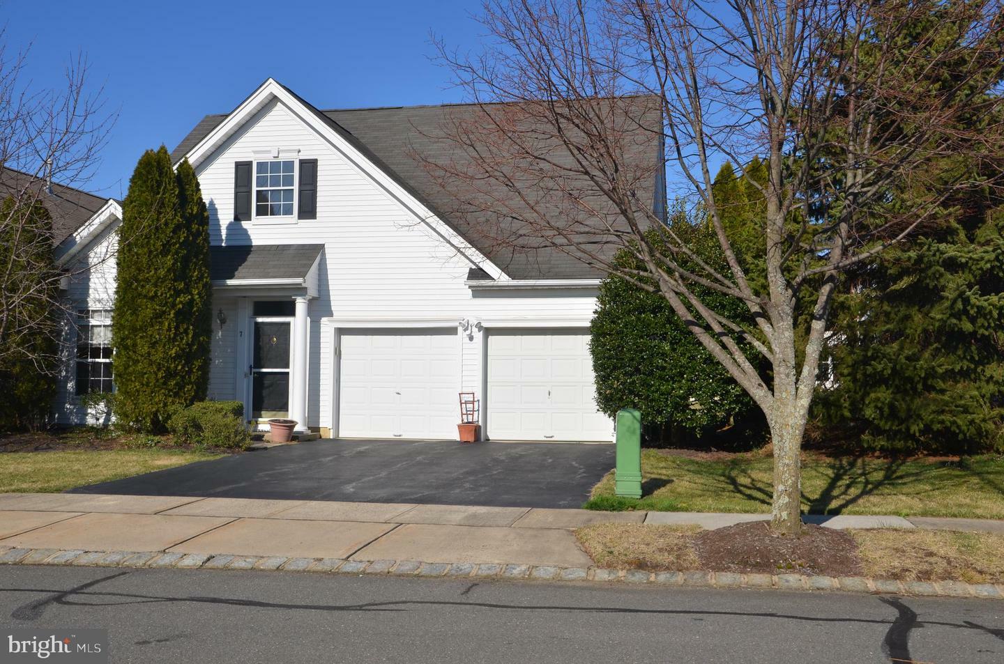 Property Photo:  7 Pinflower Lane  NJ 08550 