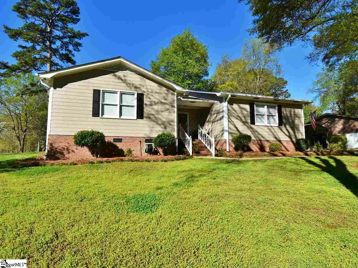 Property Photo:  144 W Circle Avenue  SC 29607 