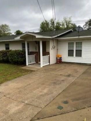 Property Photo:  400 Davenport Avenue  FL 32580 