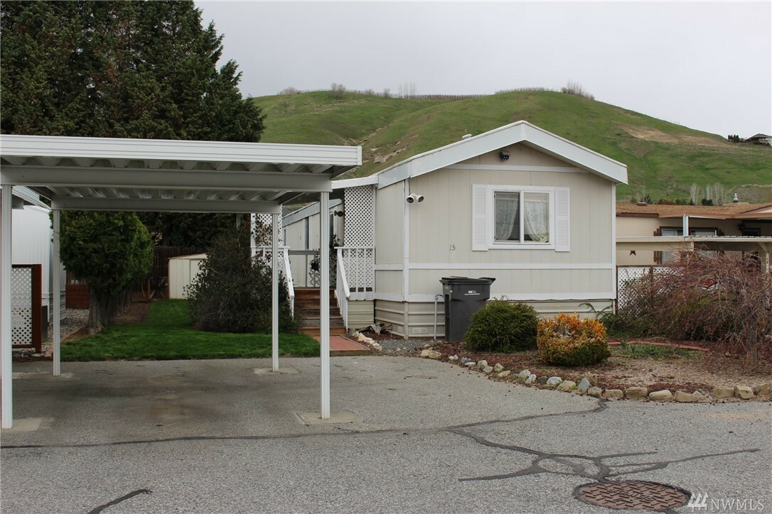 Property Photo: 1608 N Western Ave 15 WA 98801