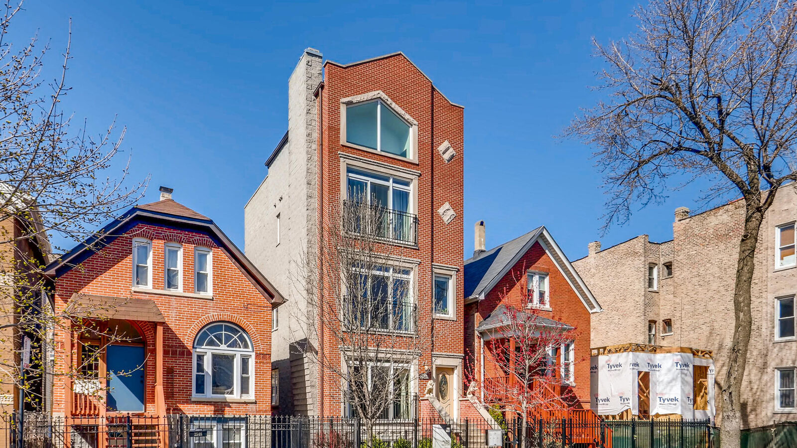 Property Photo: 2546 W Haddon Avenue 1 IL 60622