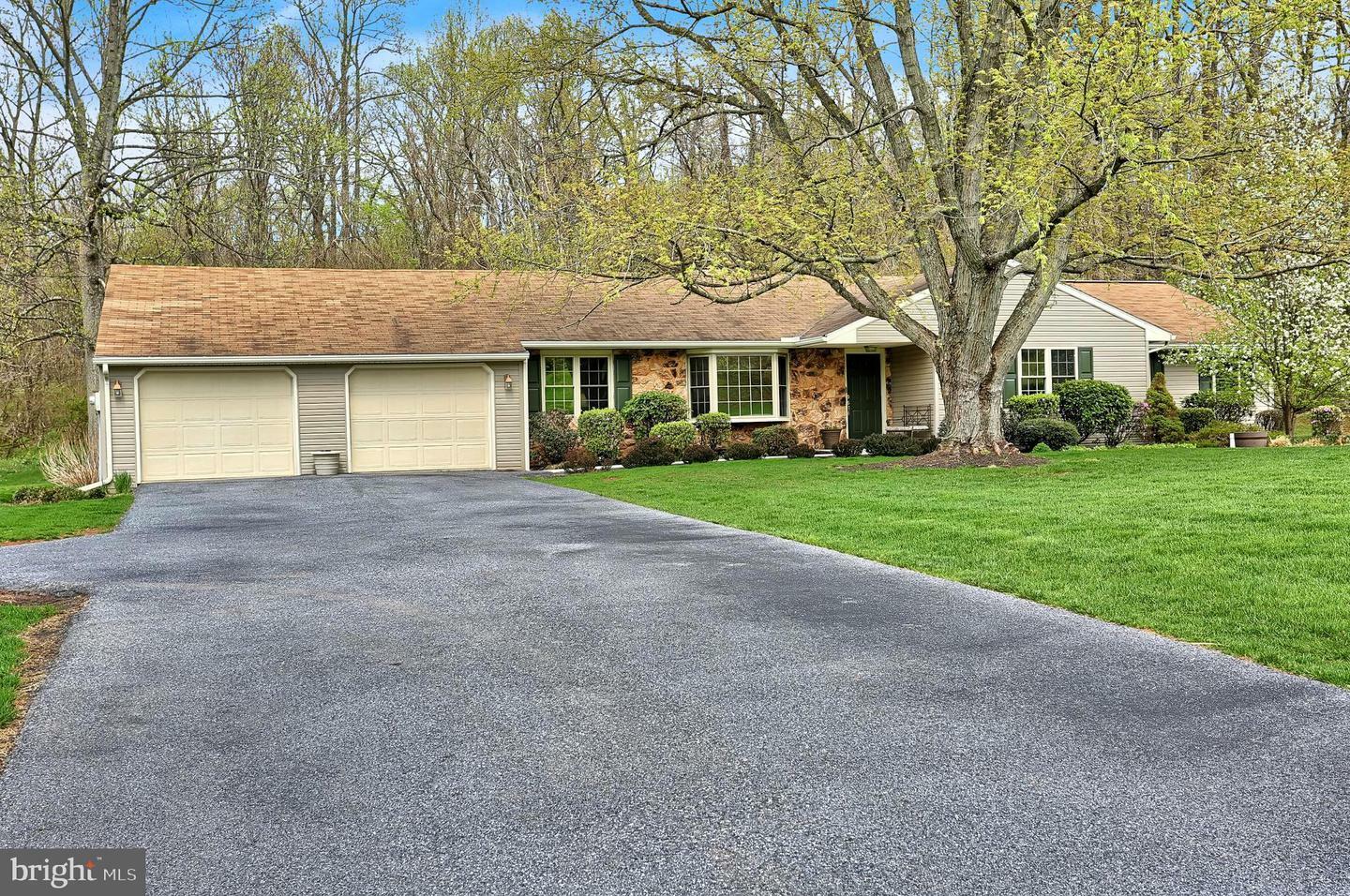 Property Photo:  580 Nauvoo Road  PA 17339 