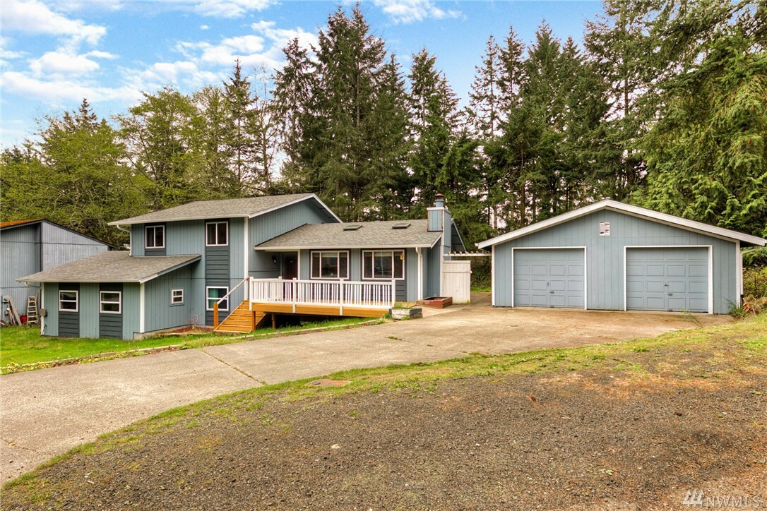 Property Photo:  7600 Oak Park Dr NW  WA 98311 