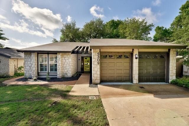 Property Photo: 6309 Lakewood Hollow TX 78750