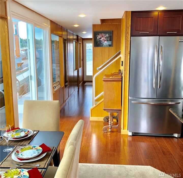 Property Photo: 10 E Roanoke St 32 WA 98102