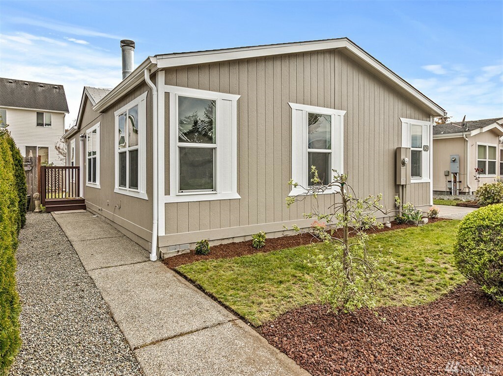 Property Photo:  10420 197th St E  WA 98338 