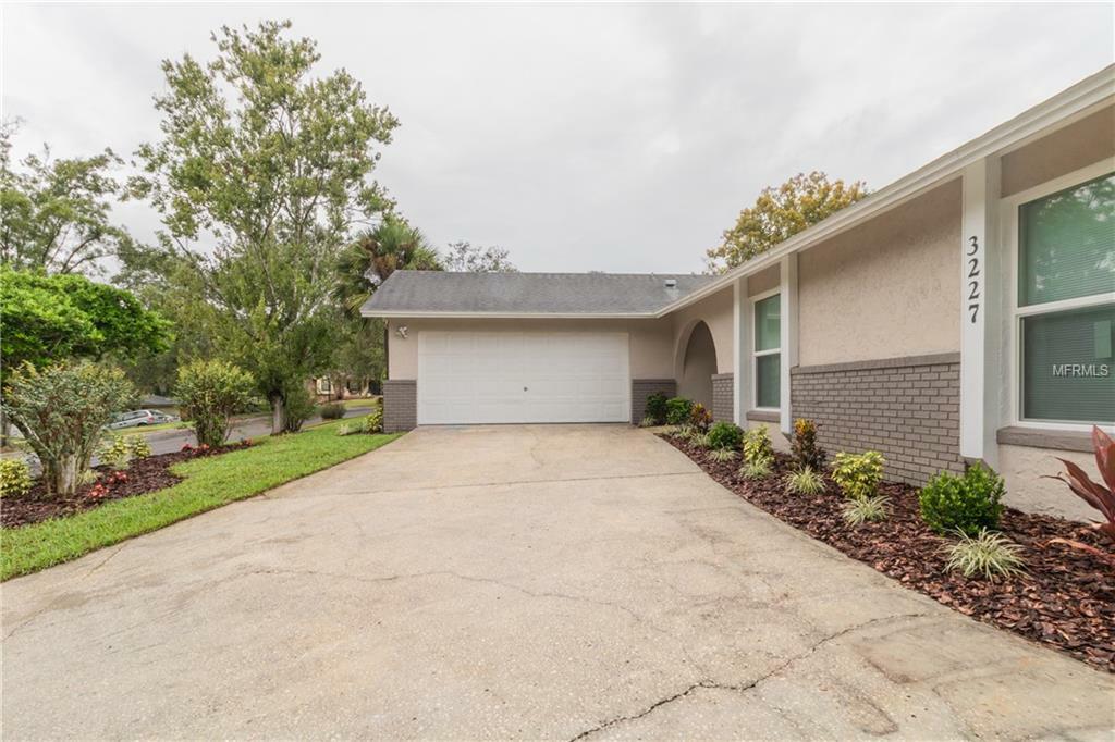 Property Photo: 3227 Hunter Place FL 32703