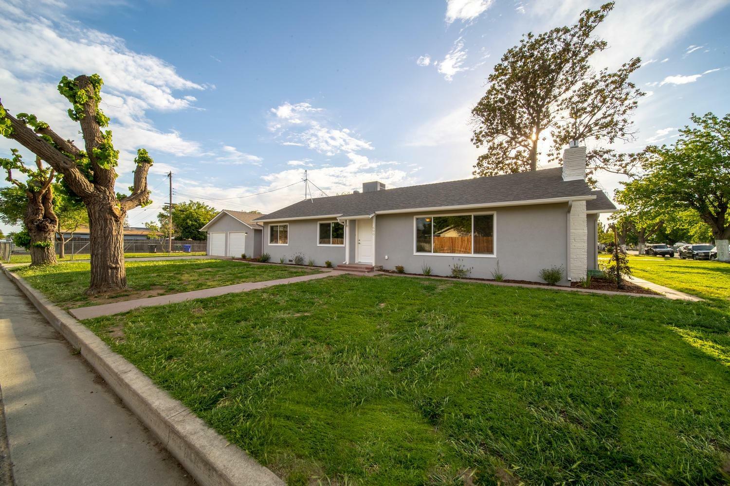 Property Photo:  600 S Quince Avenue  CA 93221 