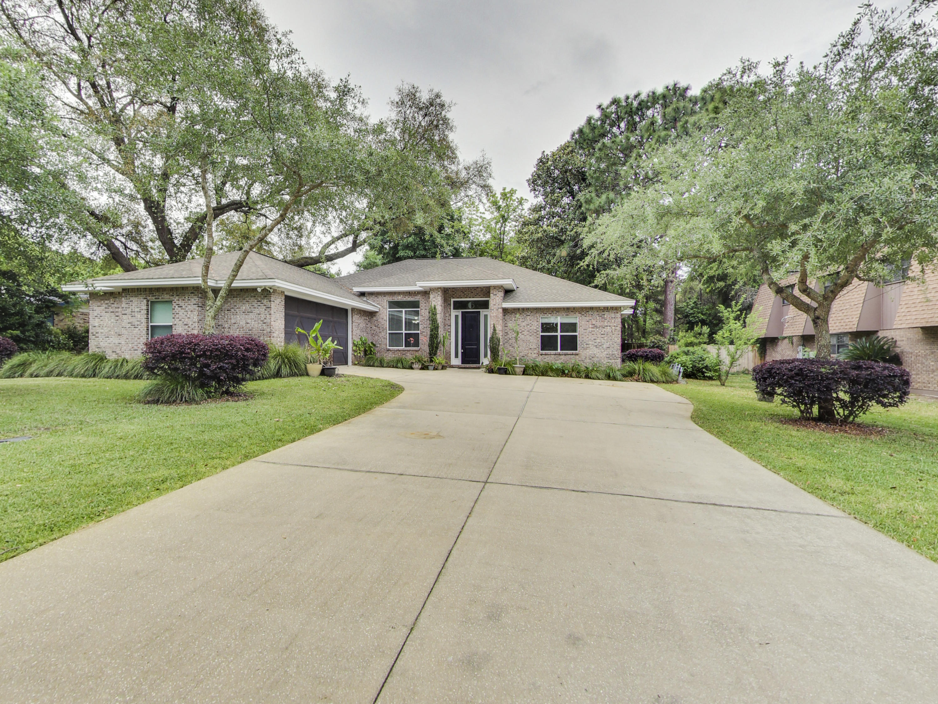 Property Photo: 6 Hillcrest Drive FL 32579
