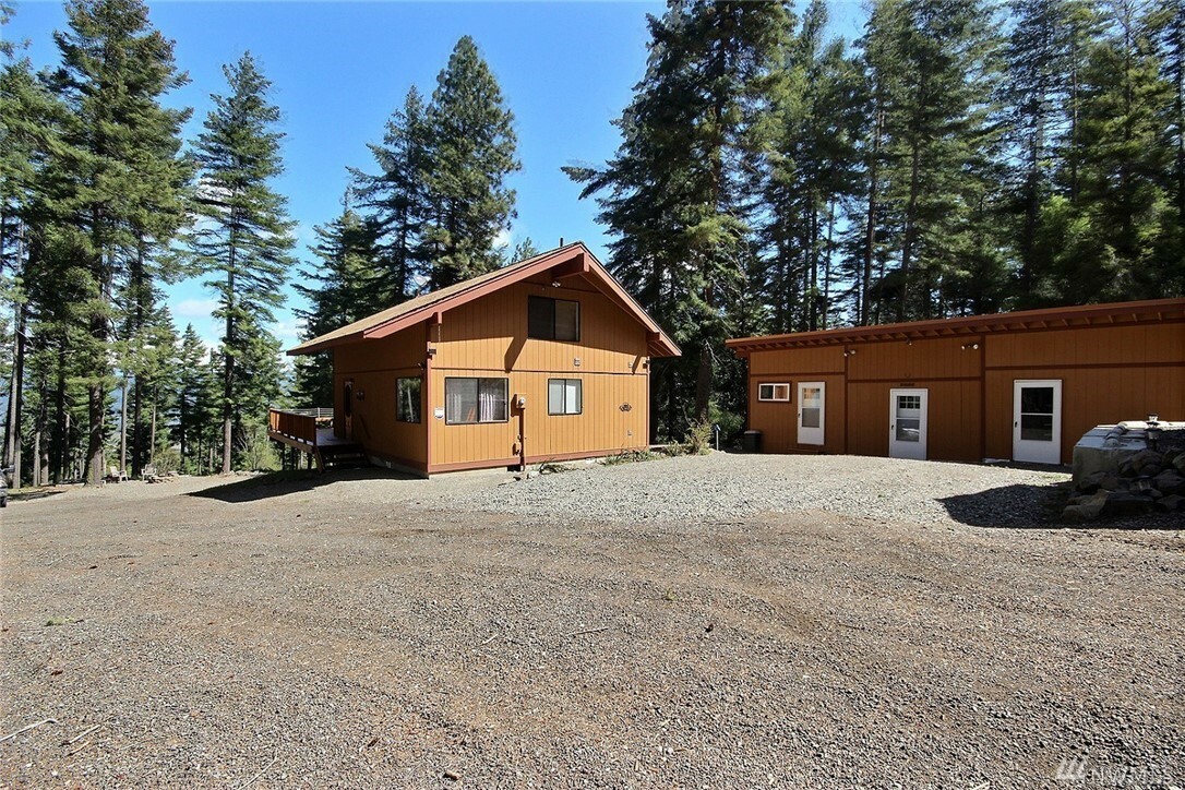 Property Photo: 1011 Fawn Road WA 98922