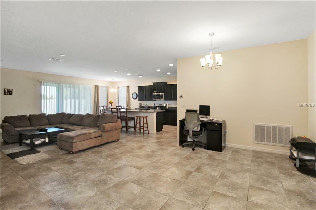 Property Photo:  11506 Warren Oaks Place  FL 33578 