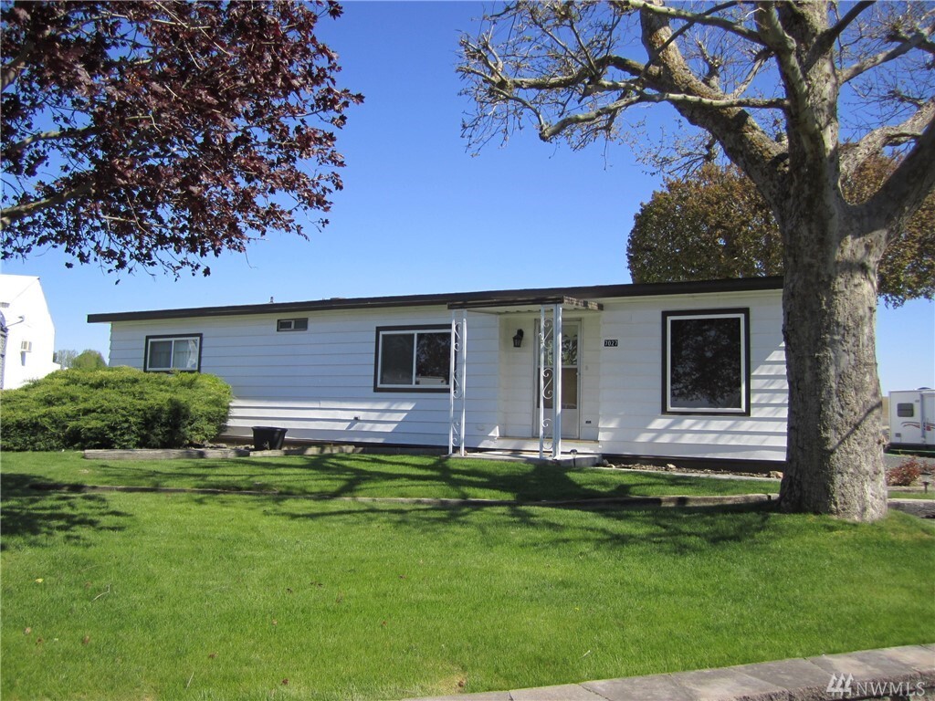 Property Photo: 7027 P Road SE WA 98857