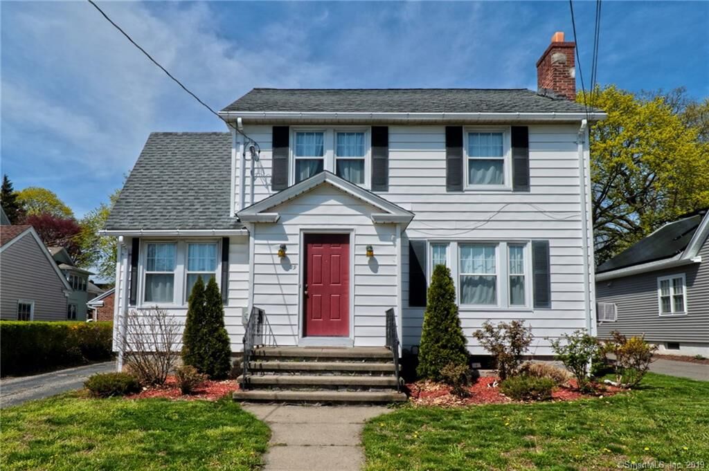 Property Photo:  29 Parkway Drive  CT 06614 