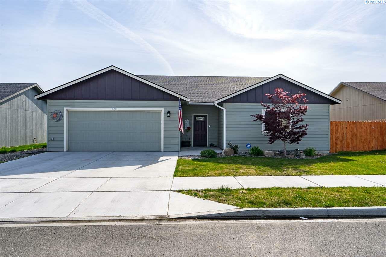 Property Photo:  548 N Irving Pl  WA 99336-1864 