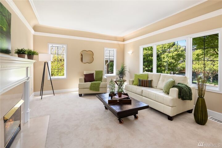 Property Photo: 1021 NE 72nd St WA 98115