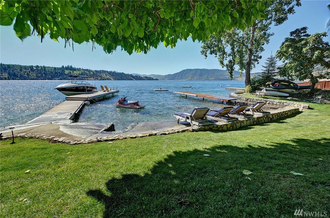 Property Photo:  11410 S Lakeshore Rd  WA 98816 