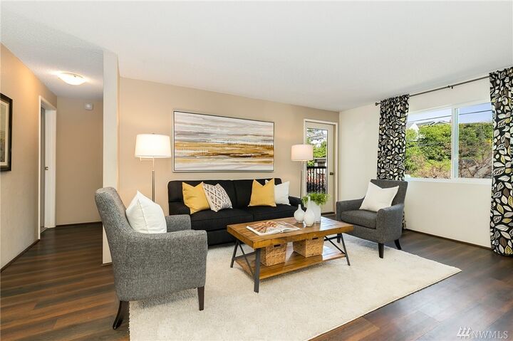 Property Photo: 9255 Greenwood Avenue N 28 WA 98103