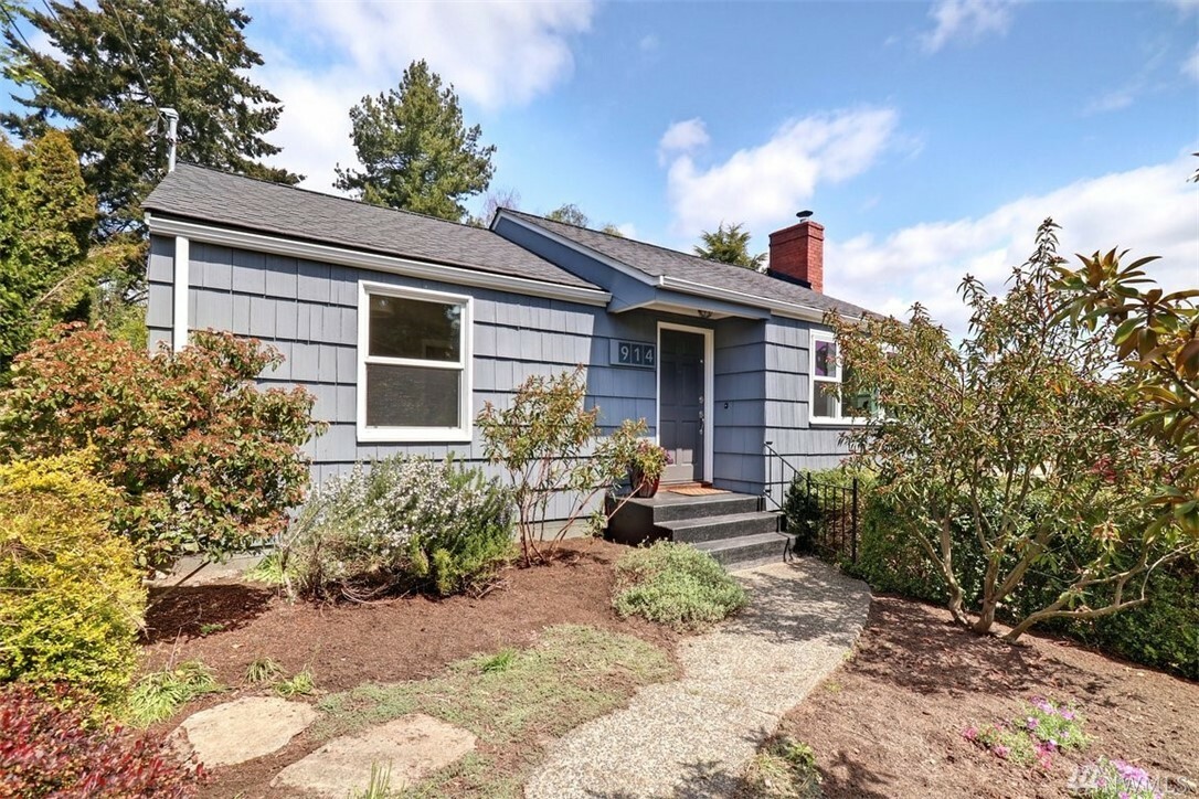 Property Photo:  914 NW 96th St  WA 98117 