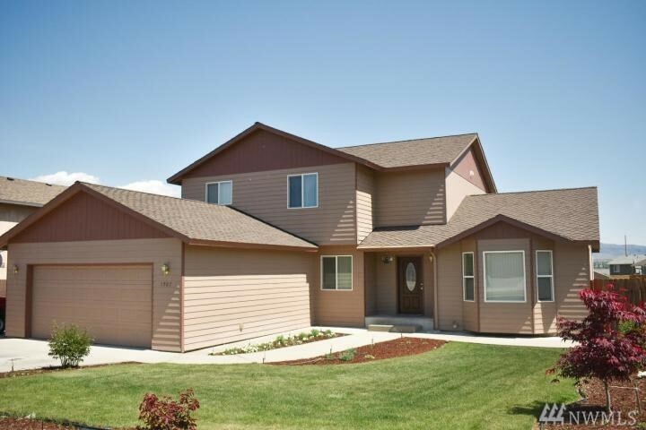 Property Photo: 1507 Trisha Wy WA 98801
