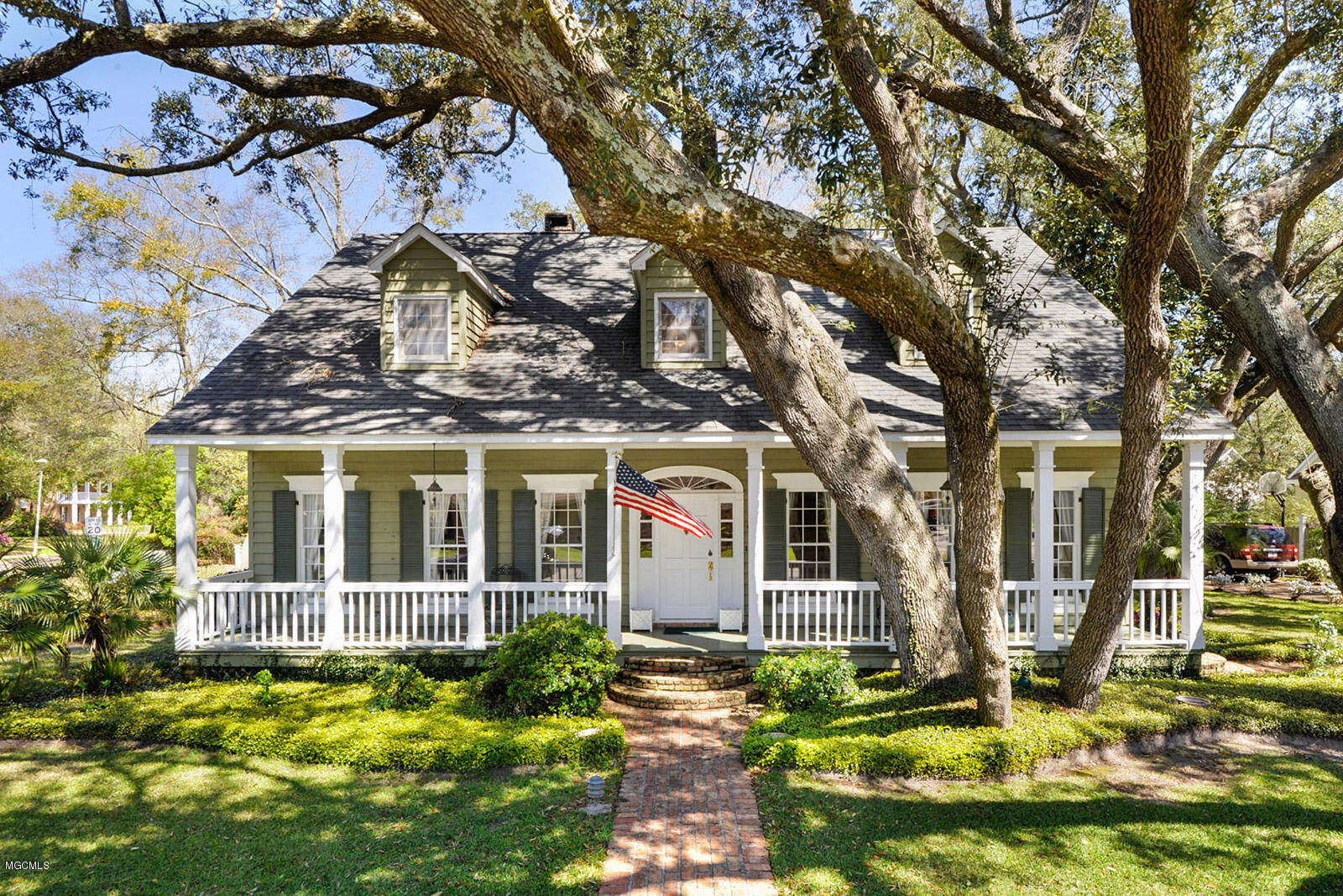 Property Photo:  10 Bayou Oaks Lane  MS 39503 