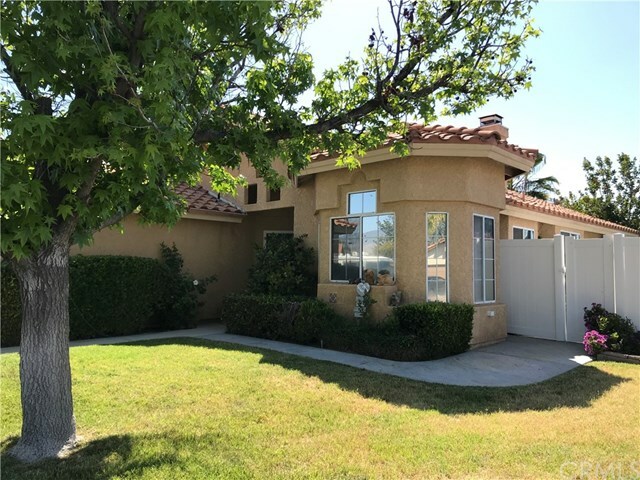 Property Photo:  43345 Avenida Miraflores  CA 92544 