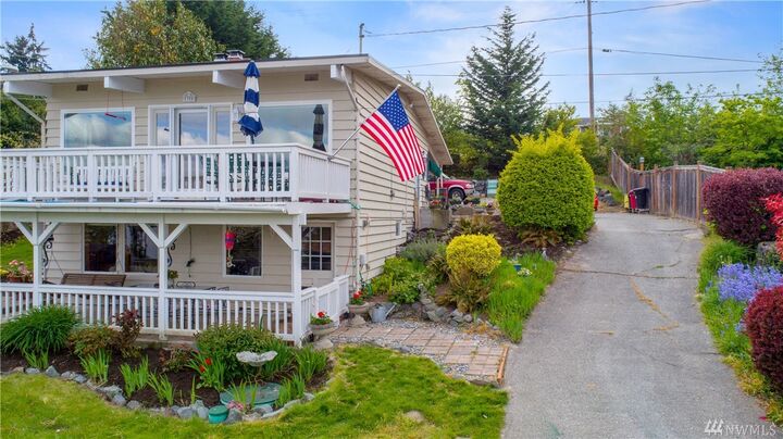 Property Photo: 1304 Country Club Drive WA 98282
