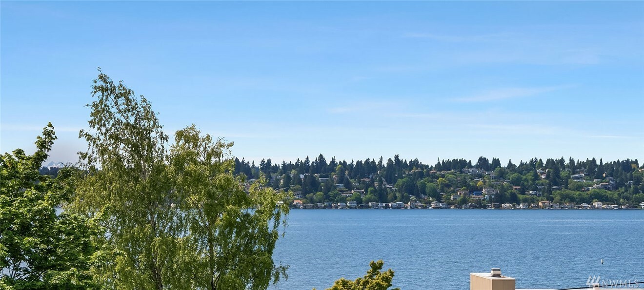 Property Photo:  11822 Holmes Point Dr NE  WA 98034 