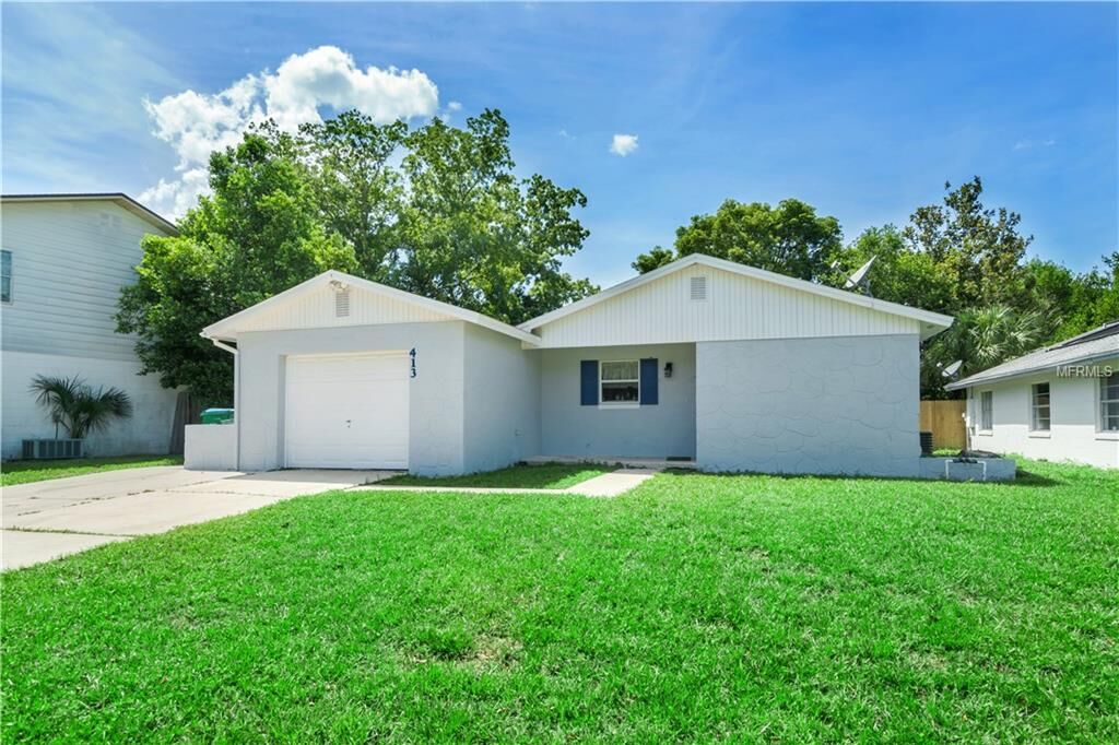 Property Photo: 413 S Hawthorn Circle FL 32708