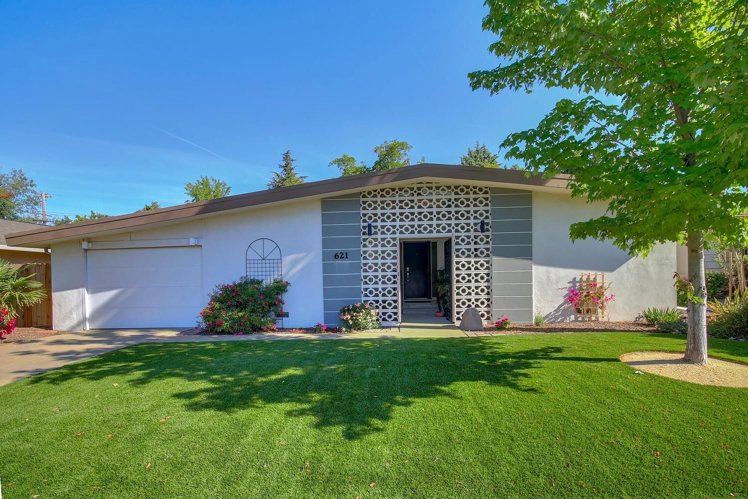 Property Photo:  621 Southgate Road  CA 95815 