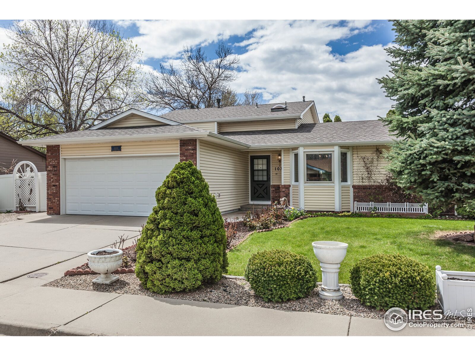 Property Photo:  1032 N Redbud Dr  CO 80538 