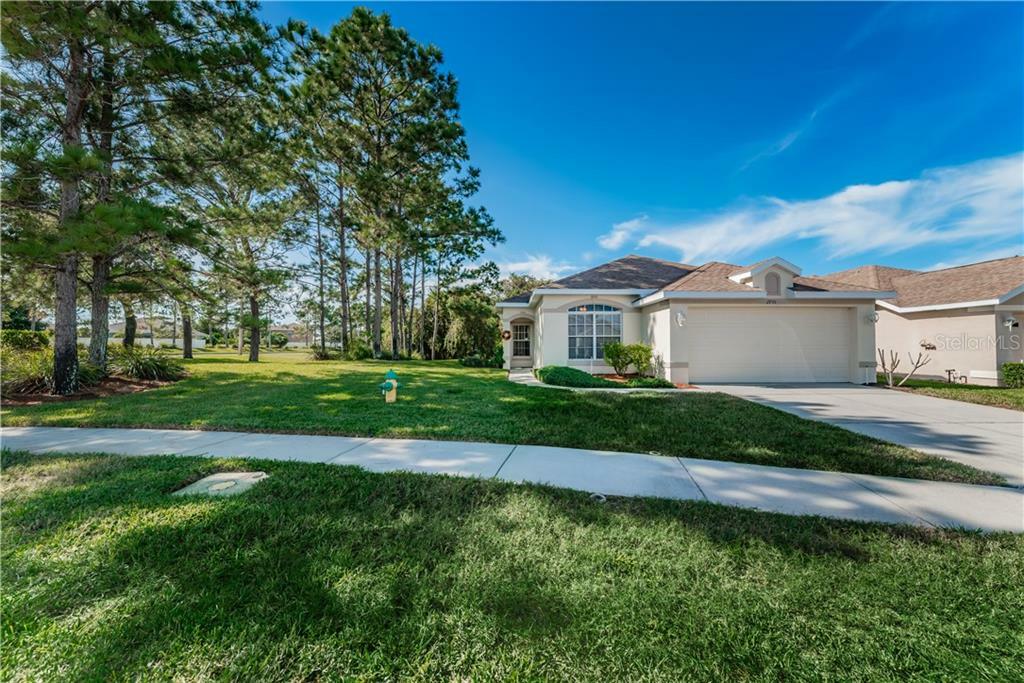 Property Photo: 2735 Wood Pointe Drive FL 34691