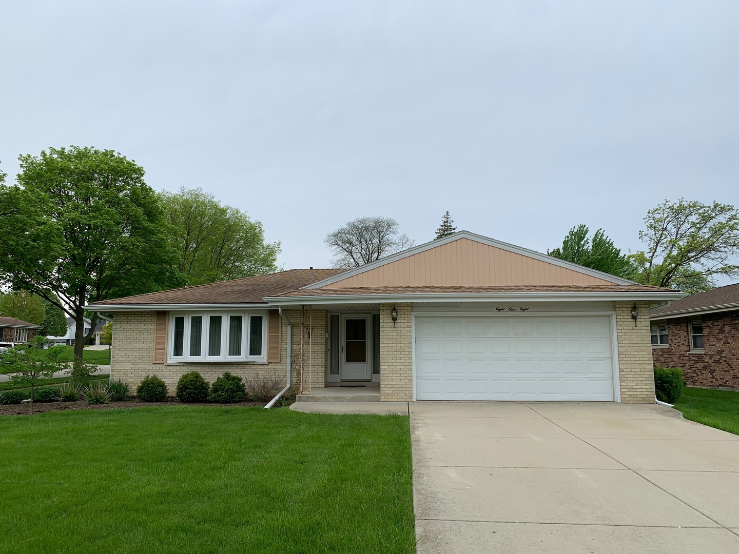 Property Photo:  818 South Lancaster Street  IL 60056 