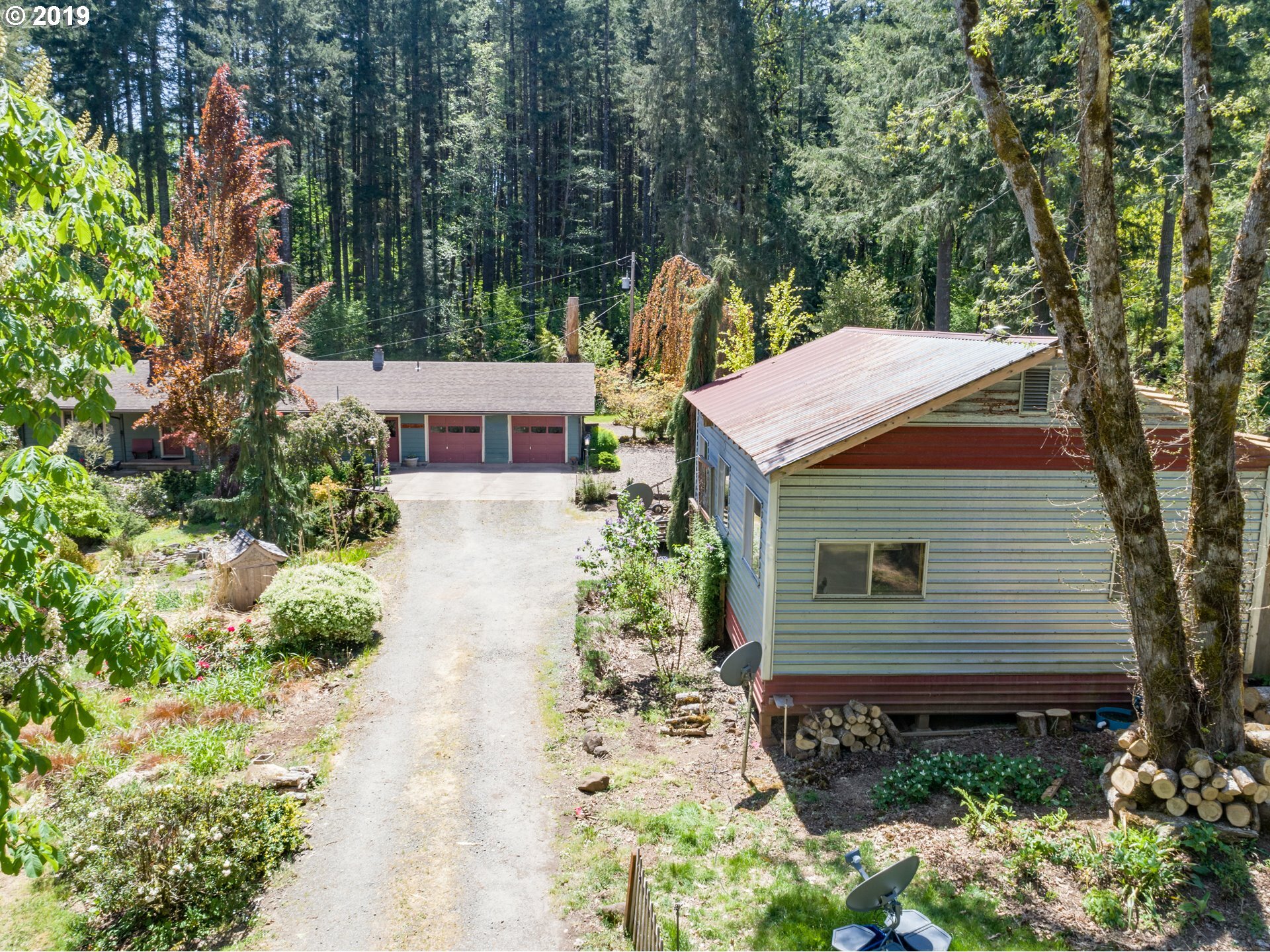 Property Photo: 72794 Shoestring Rd OR 97424