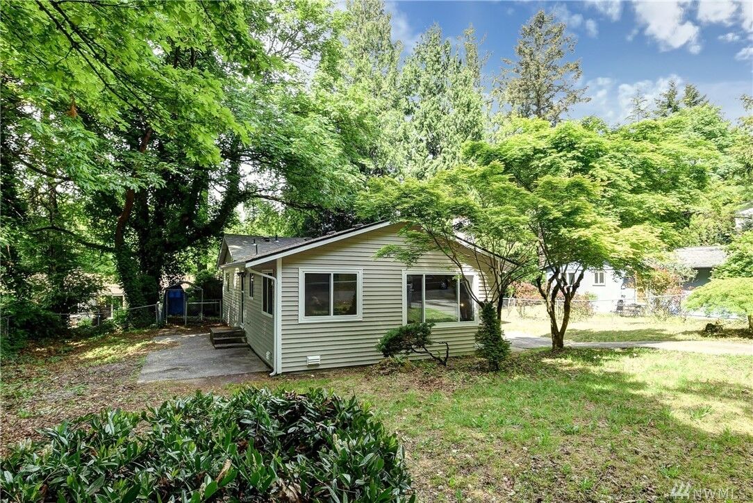 Property Photo: 1612 S 252nd St WA 98198