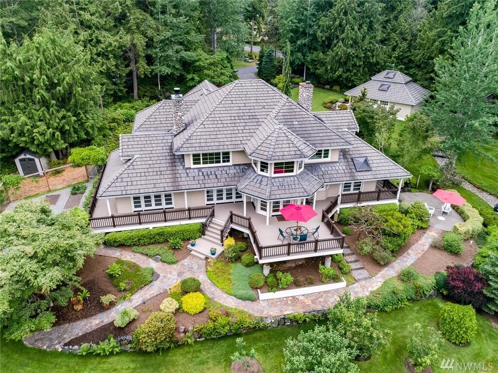 Property Photo: 10150 Citation Ct NE WA 98110