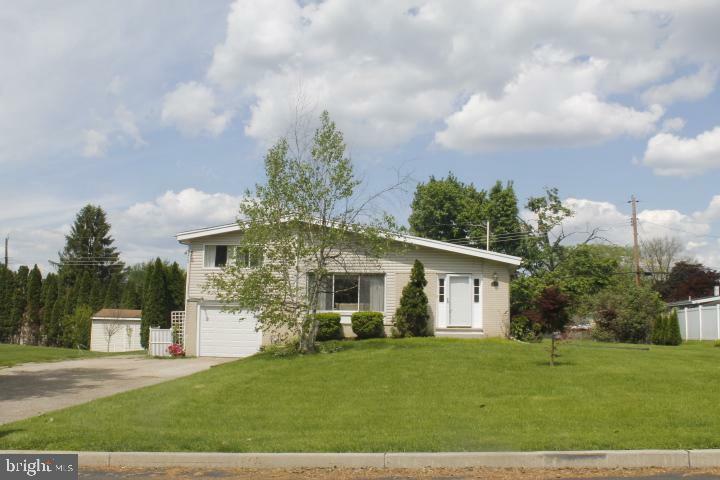 Property Photo: 1609 Muhlenburg Drive PA 19422