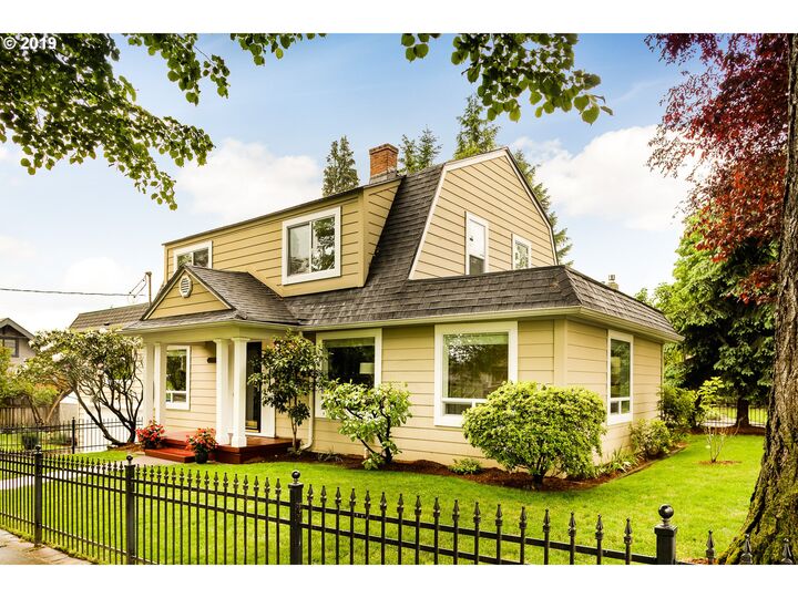 1708 SE Claybourne St  Portland OR 97202 photo