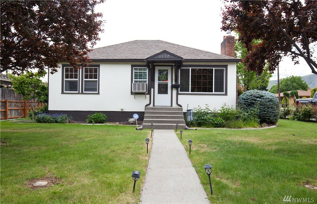 Property Photo: 1137 9th St WA 98801