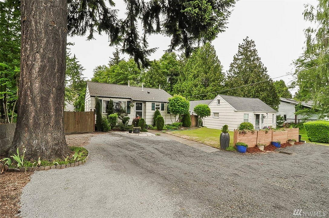 Property Photo:  1038 NE 117th St  WA 98125 